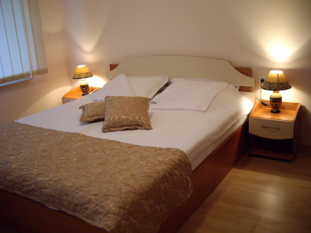 Private Apartments In Privilige Fort Beach Elenite Ngoại thất bức ảnh