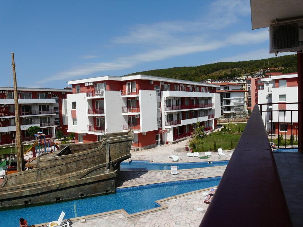 Private Apartments In Privilige Fort Beach Elenite Ngoại thất bức ảnh