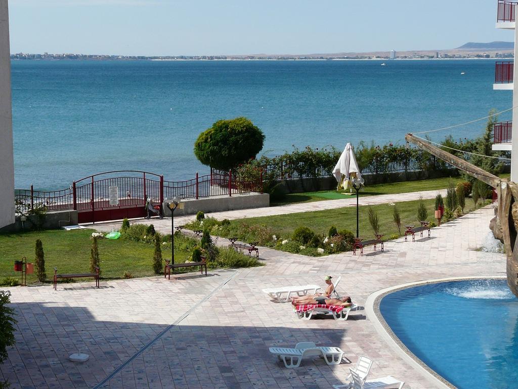Private Apartments In Privilige Fort Beach Elenite Ngoại thất bức ảnh