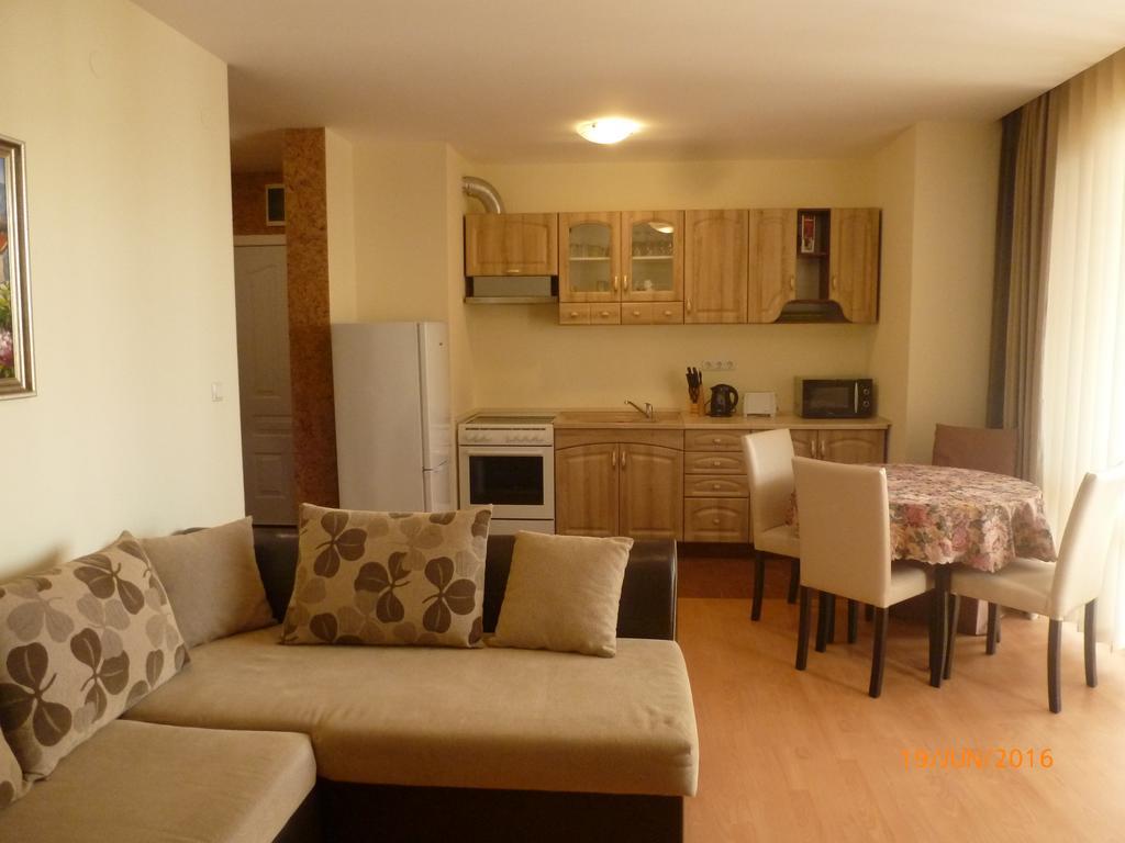 Private Apartments In Privilige Fort Beach Elenite Ngoại thất bức ảnh